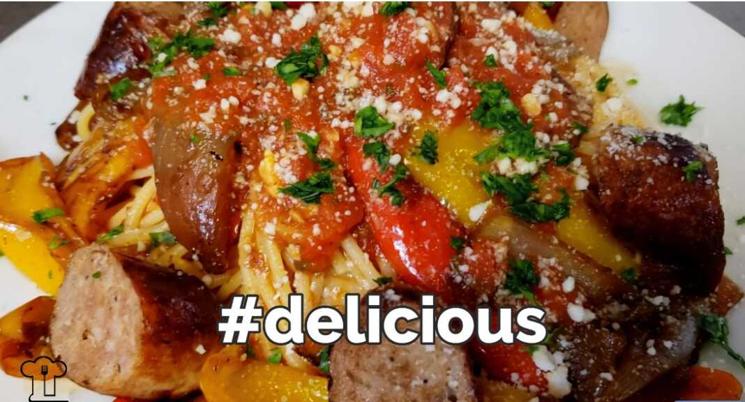 μακαρόνια με λουκάνικα και πιπεριές2 μακαρόνια με λουκάνικα και πιπεριές