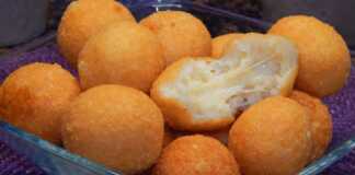 Τυροκροκέτες τραγανές….σε 10′ λεπτά Κοντινό πλάνο σε μια Τυροκροκέτα Τραγανή, με το λιωμένο τυρί να ξεχειλίζει