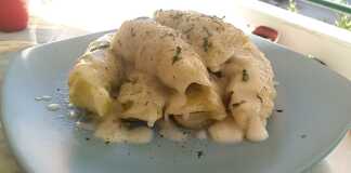 Λαχανοντολμάδες με σάλτσα βελουτέ