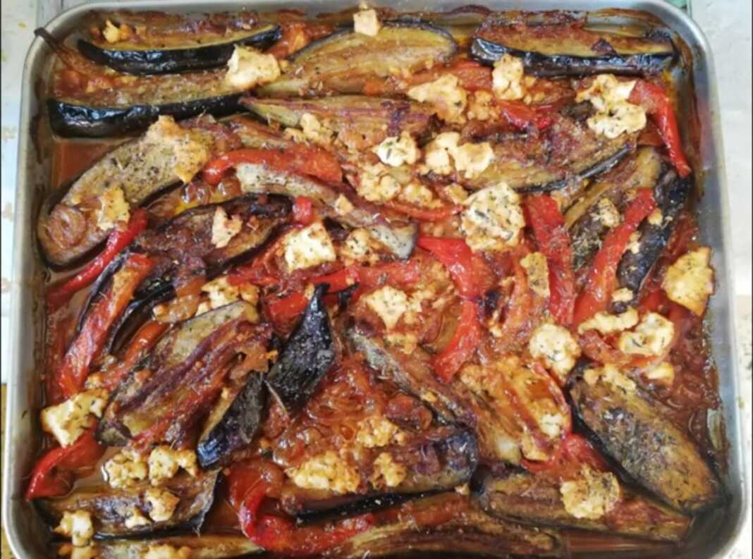 ΜΕΛΙΤΖΑΝΕΣ ΣΤΟ ΦΟΥΡΝΟ ΜΕ ΦΕΤΑ ΜΕΛΙΤΖΑΝΕΣ ΣΤΟ ΦΟΥΡΝΟ ΜΕ ΦΕΤΑ