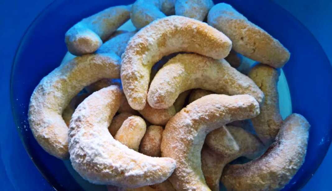 Τραγανά κουλουράκια καρύδας Τραγανά κουλουράκια καρύδας