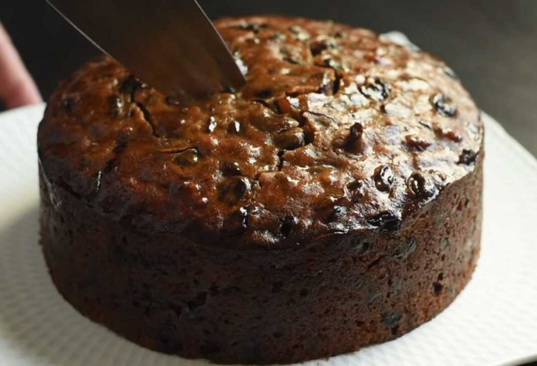 Υγρό Κέικ με Φρούτα