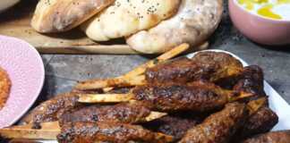 Ένα κλασικό Κεμπαπ I απλά φτιαγμένο στο τηγάνι κεμπαπ