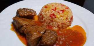 κοκκινιστό με ρύζι