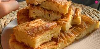 Ταψί με αλμυρή πίτα φτιαγμένη με τυλιγμένα έτοιμα φύλλα και πασπαλισμένη με σουσάμι.