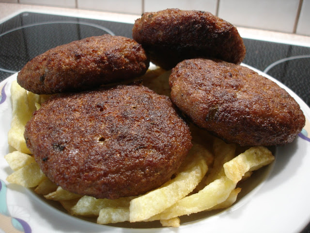 Ζουμερά και αφράτα μπιφτέκια1 Ζουμερά και αφράτα Μπιφτέκια