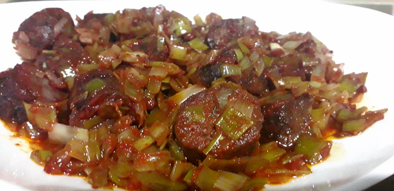 Λουκάνικο με πράσα Λουκάνικο με πράσα