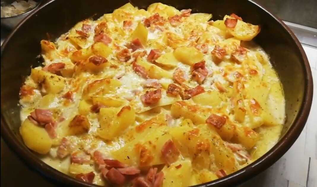 Πατατες φουρνου με ζαμόν και τυρί