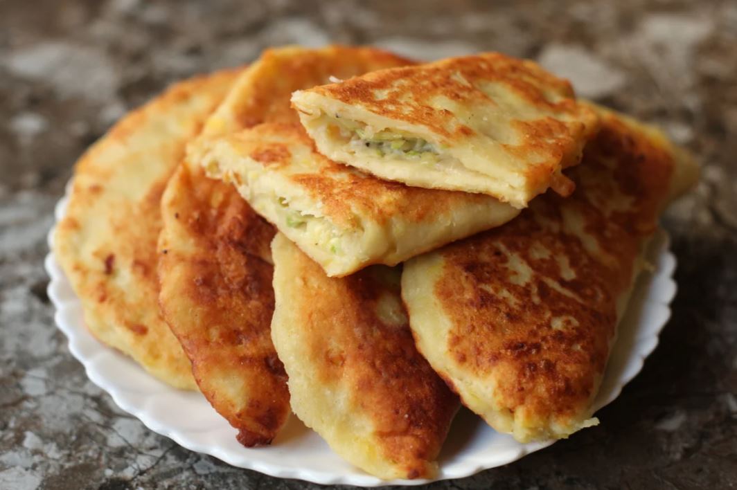 Πατατόπιτες με κολοκυθάκια με τυρι Πατατόπιτες με κολοκυθάκια με τυρι