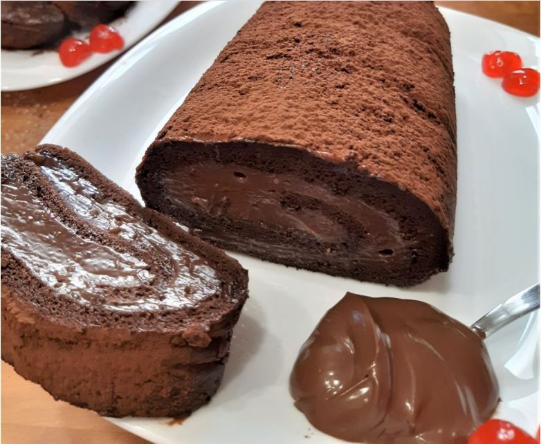 Ρολό κακάκου με κρέμα noutella Ρολό κακάκου με κρέμα noutella