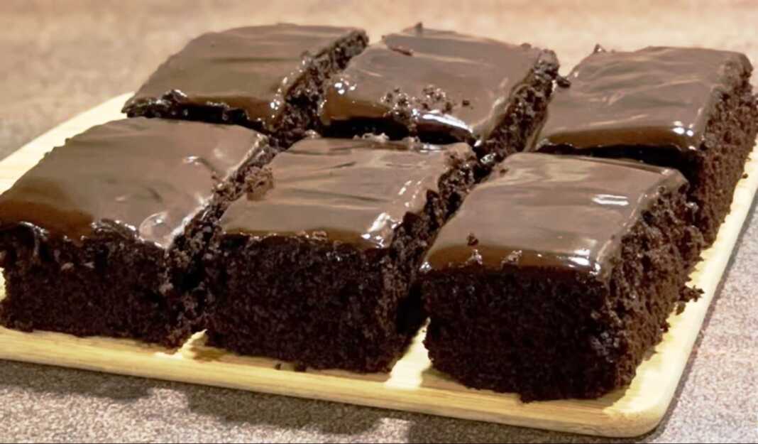 Σοκολατόπιτα με κολοκύθι Σοκολατόπιτα με κολοκύθι