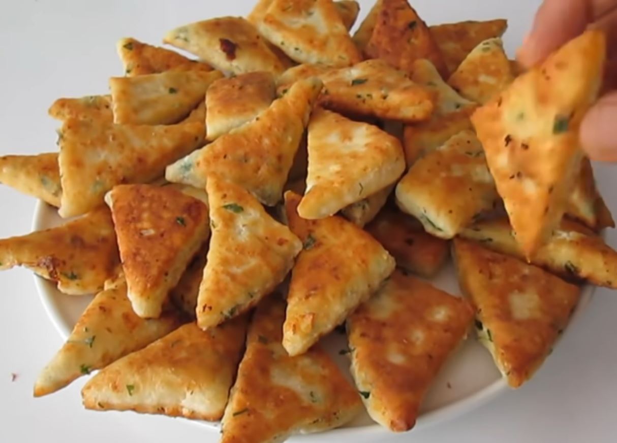 Τυροπιτάκια χωρίς φύλλο Τυροπιτάκια χωρίς φύλλο