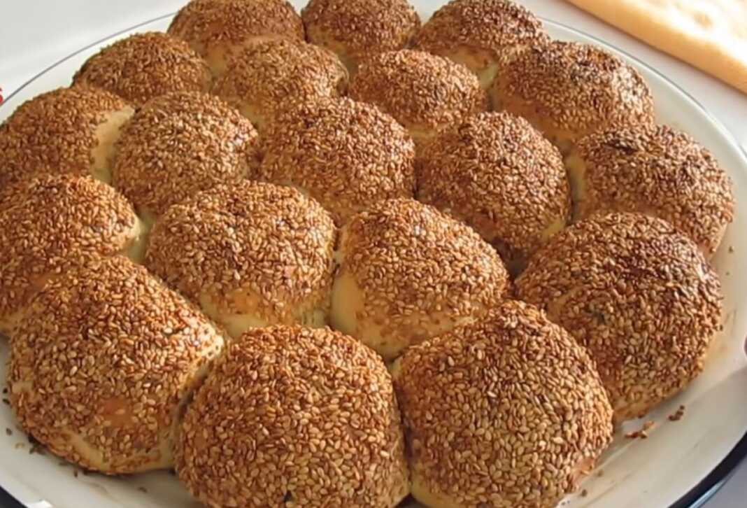 Τυροψωμάκια με λουκάνικο