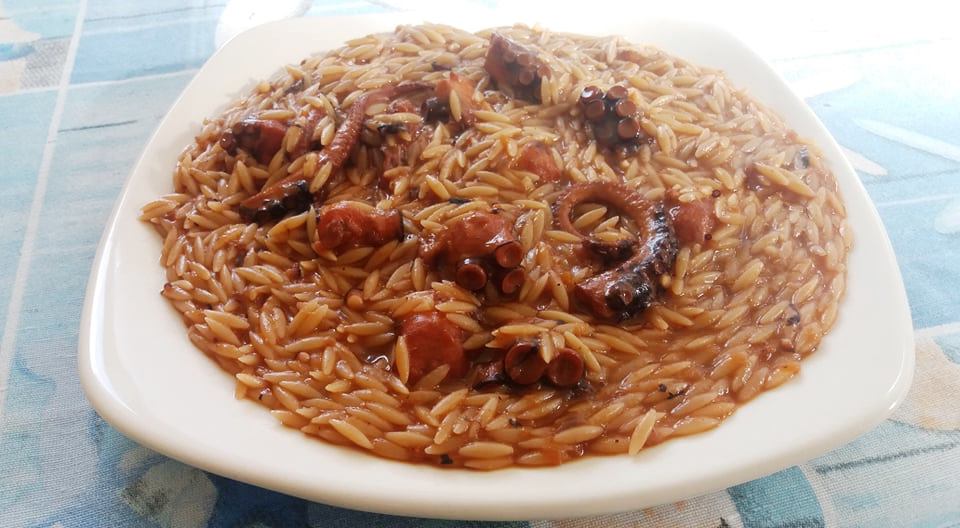 Χταπόδι με κριθαράκι Χταπόδι με κριθαράκι