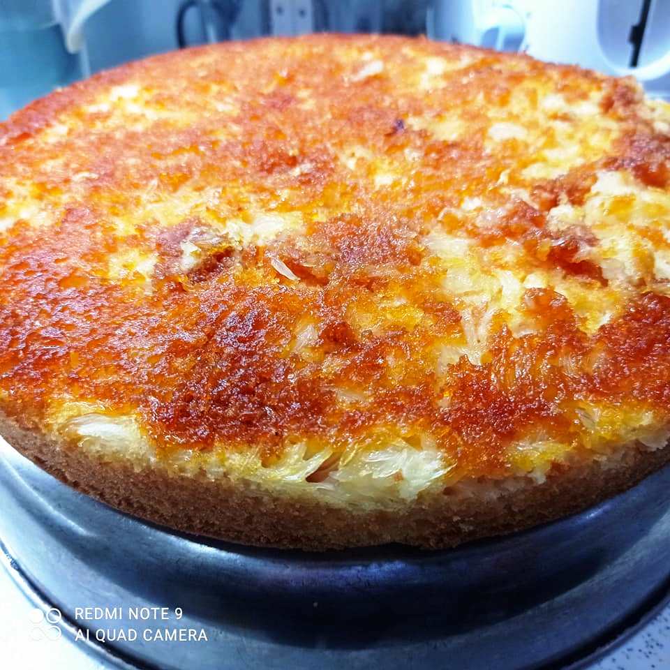 κεικ με καραμελωμένο γκρειπ φρουτ κεικ με καραμελωμένο γκρειπ φρουτ