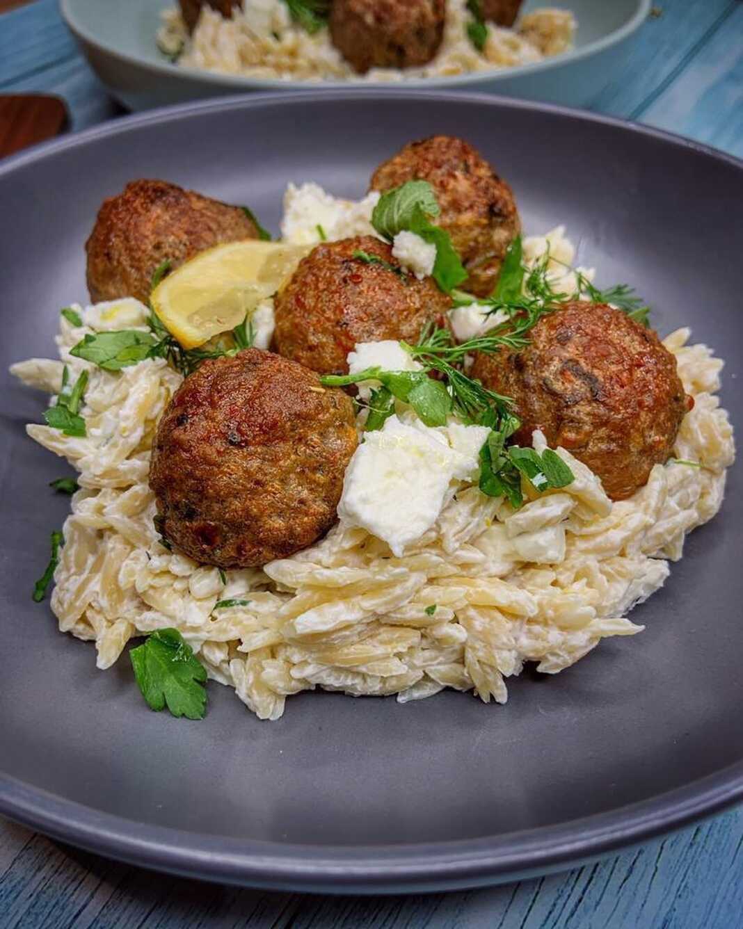 κεφτεδάκια με ρυζι σε σαλσα γιαουρτιου