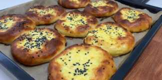 ψωμάκια με σάλτσα τυριού