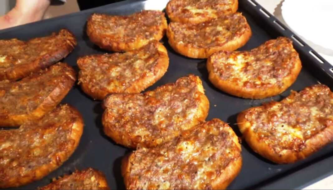 ψωμί με κιμά και τυρί