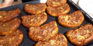 ψωμί με κιμά και τυρί