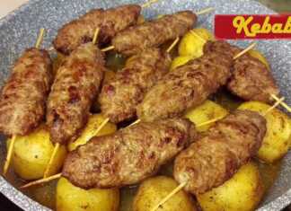 Κεμπάπ σε ένα τηγάνι