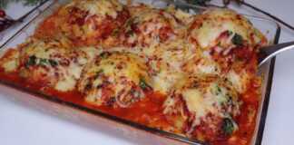 Κεφτέδες "ντυμένοι" με πουρε πατάτας και κόκκινη σάλτσα