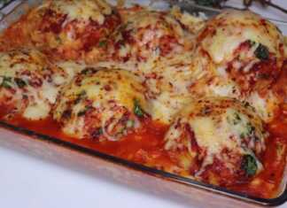 Κεφτέδες "ντυμένοι" με πουρε πατάτας και κόκκινη σάλτσα