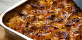 Πατάτες φούρνου με χοιρινό και πράσα