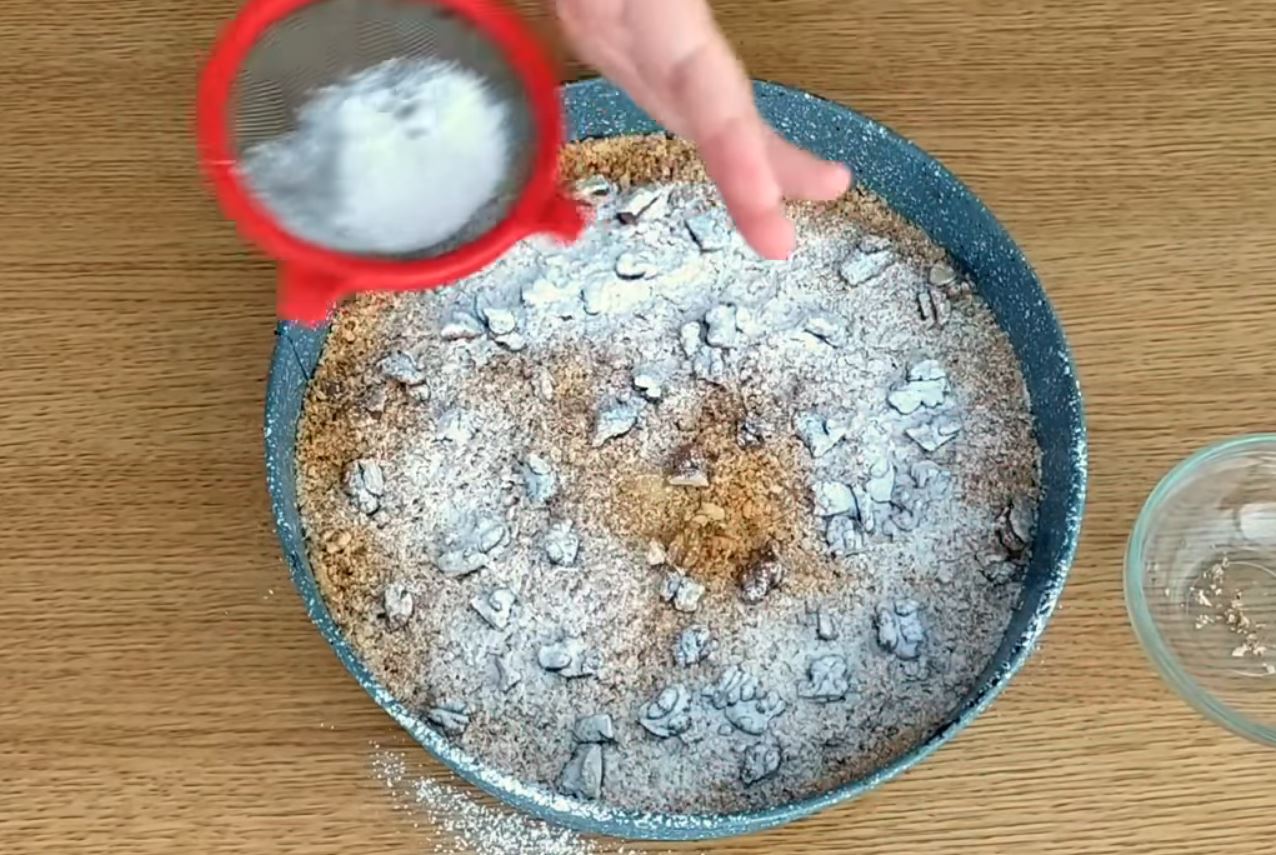 Κέικ με κρέμα και ξηρούς καρπούς