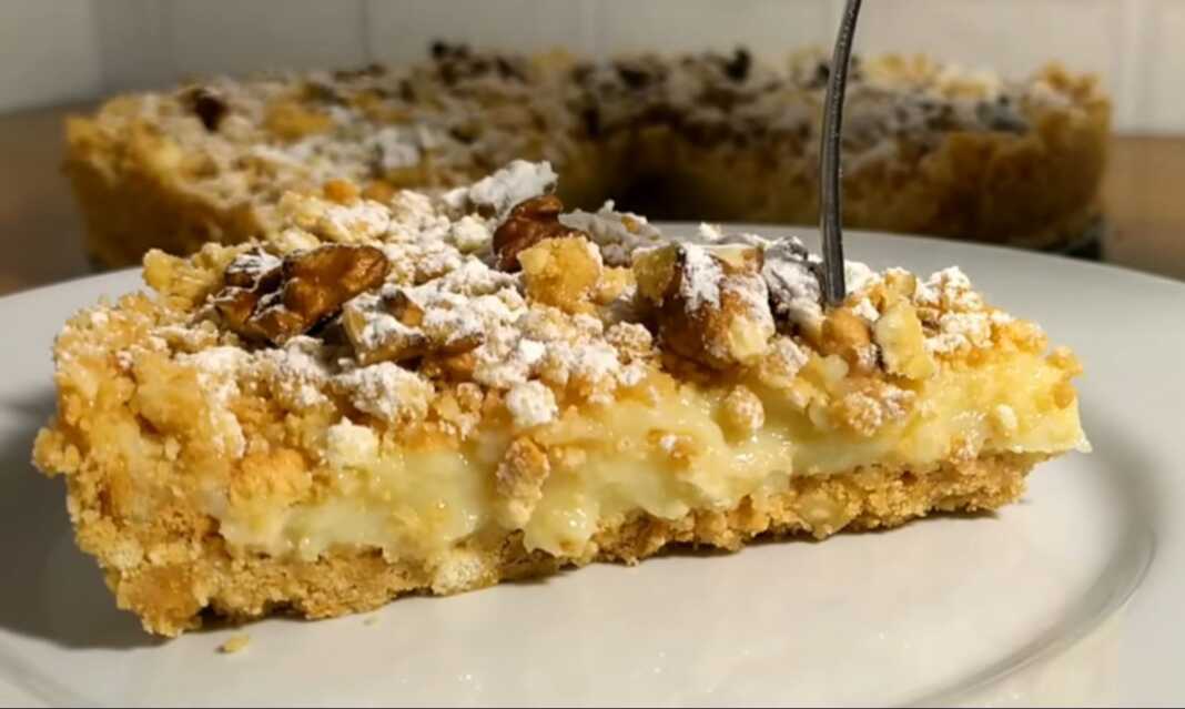 Κέικ με κρέμα και ξηρούς καρπούς