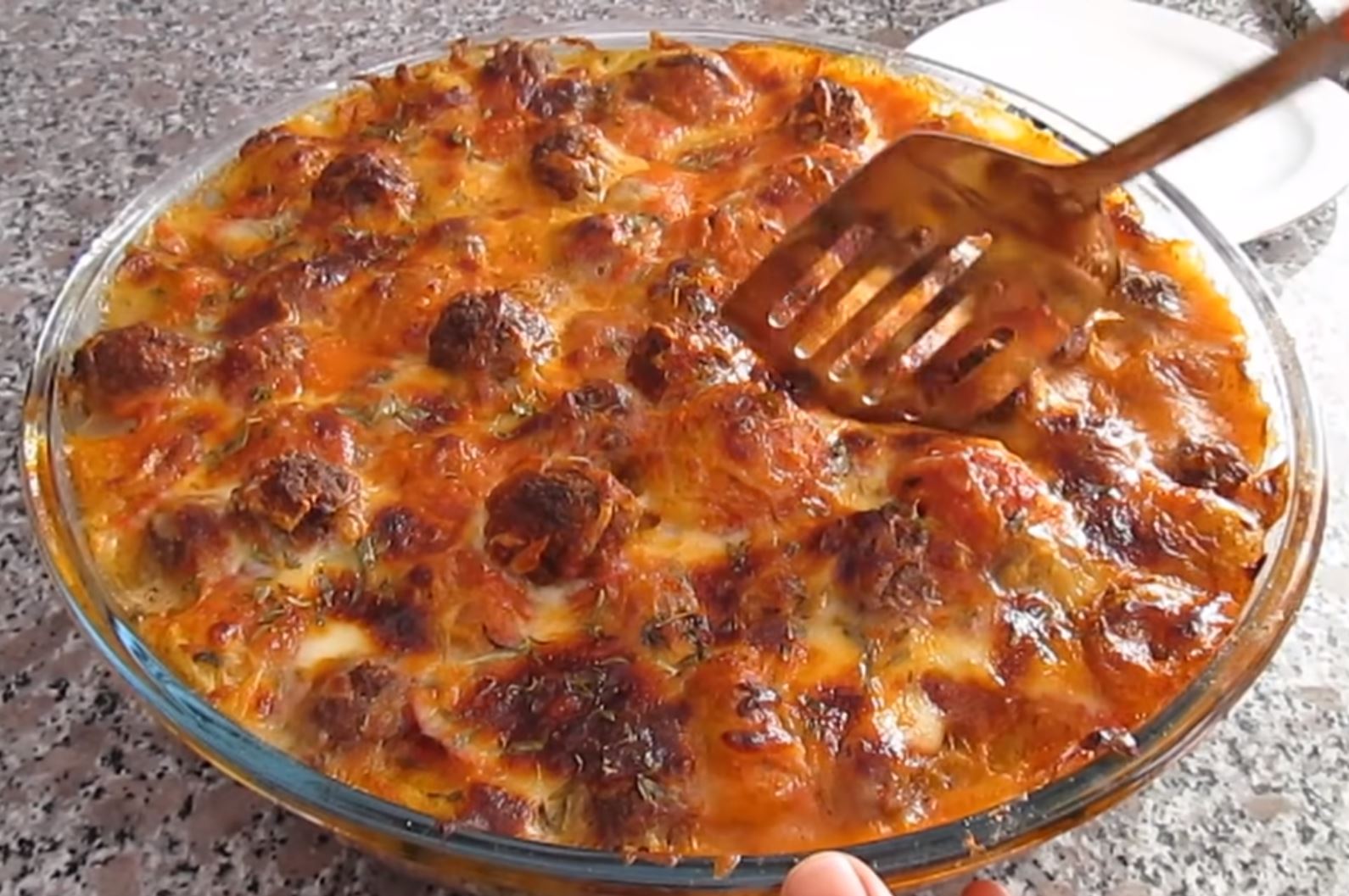 keftedakia Κεφτεδάκια και πατάτες στο φούρνο