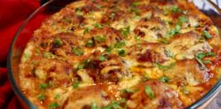 Κεφτεδάκια & τυρί μοτσαρέλα πάνω από πουρέ πατάτας