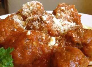 Κεφτέδες σε σάλτσα με κρασί και μακαρονια