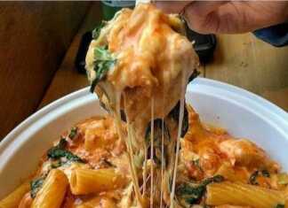 Ζυμαρικά με σάλτσα Neapolitan, τυρί μοτσαρέλας και βασιλικό ⁣⁣⁣