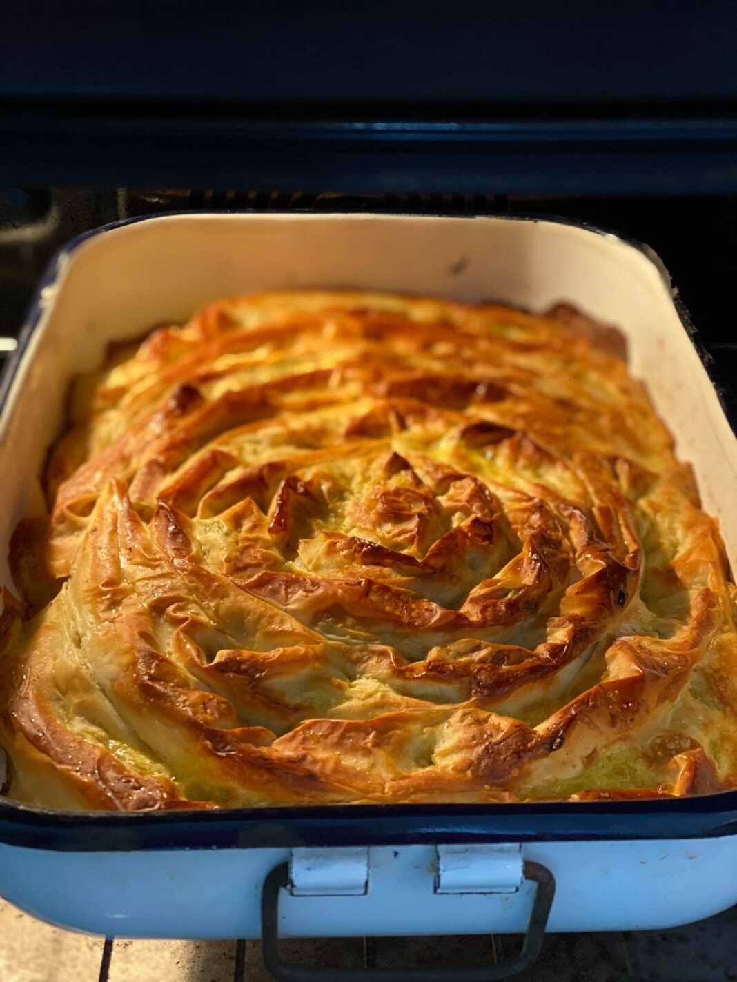 Πρασόπιτα με φετα και ελιες