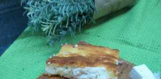 Πεντανόστιμη Τυρόπιτα με μπέικον Πεντανόστιμη Τυρόπιτα με μπέικον