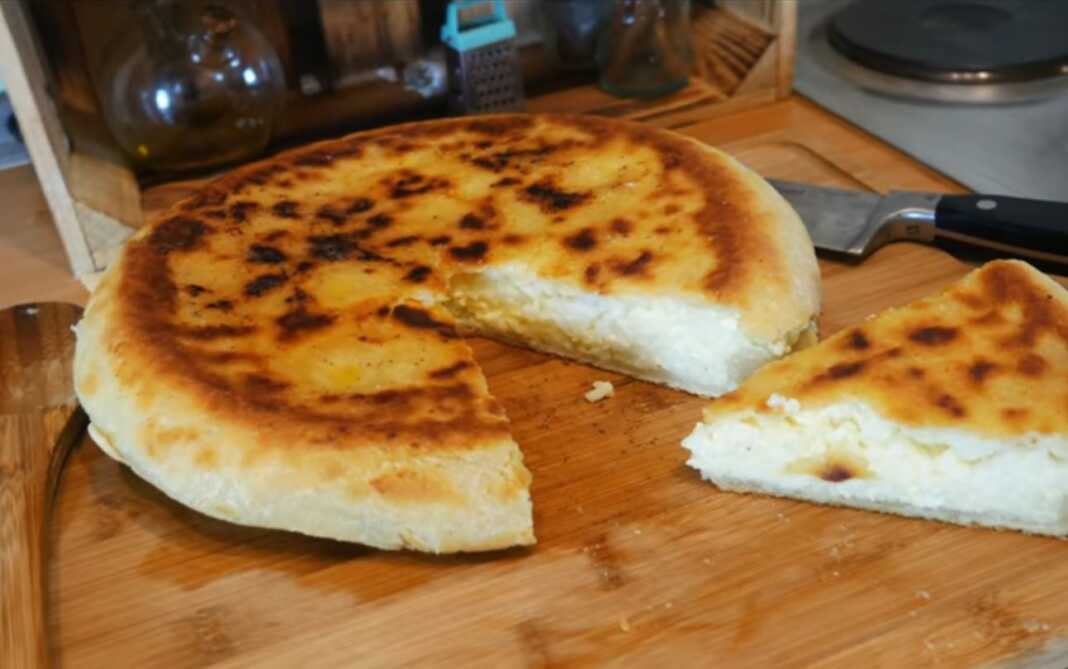 Τυρόπιτα με φέτα και πατατες