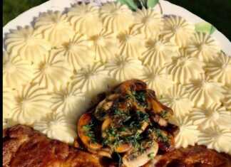 Χοιρινές μπριζόλες λαιμού με μανιτάρια σε βούτυρο και πουρέ πατάτας