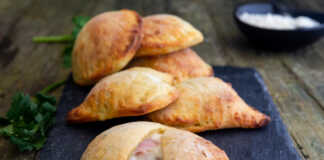 Ζαμπονοτυροπυτάκια με ζυμη πατατας