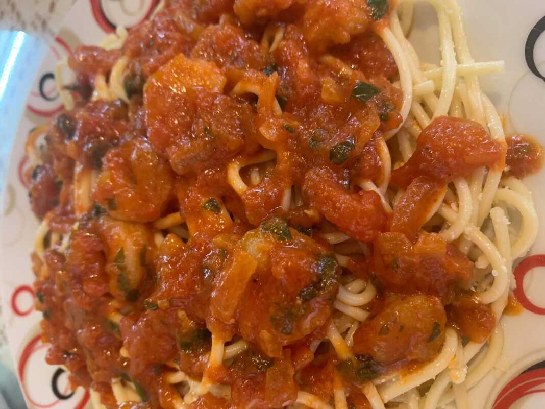 Μακαρόνια με σάλτσα Γαρίδες