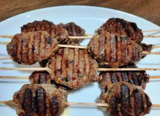 Μπιφτεκάκια σε καλαμάκια