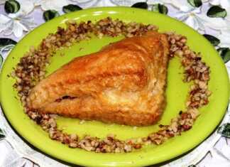 Σιροπιαστά Τρίγωνα Σφολιάτας με γέμιση καρύδι (Νηστίσιμο) Σιροπιαστά Τρίγωνα Σφολιάτας με γέμιση καρύδι