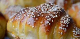 Αφράτα ψωμάκια με πουρέ πατάτας