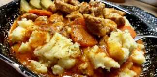 Κοκκινιστό Χοιρινό με πουρέ πατάτας