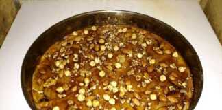 καραμελωμένο Κεικ με φρέσκα φρούτα ξηρούς καρπούς