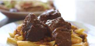 Κοκκινιστό με Τηγανητές Πατάτες