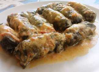 Κατσαρόλα με καλοτυλιγμένους μαρουλοντολμάδες σε πλούσια κοκκινιστή σάλτσα με δεμένο αυγολέμονο και ψιλοκομμένο άνηθο