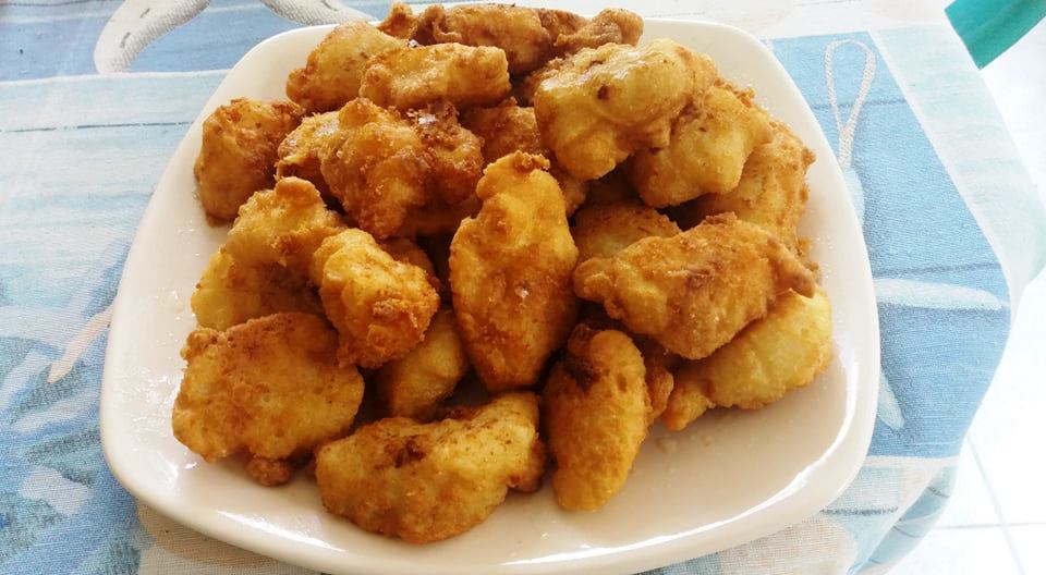 mpoukitsesMpakaliarou Μπακαλιάρος με κουρκούτι ούζου στο τηγάνι