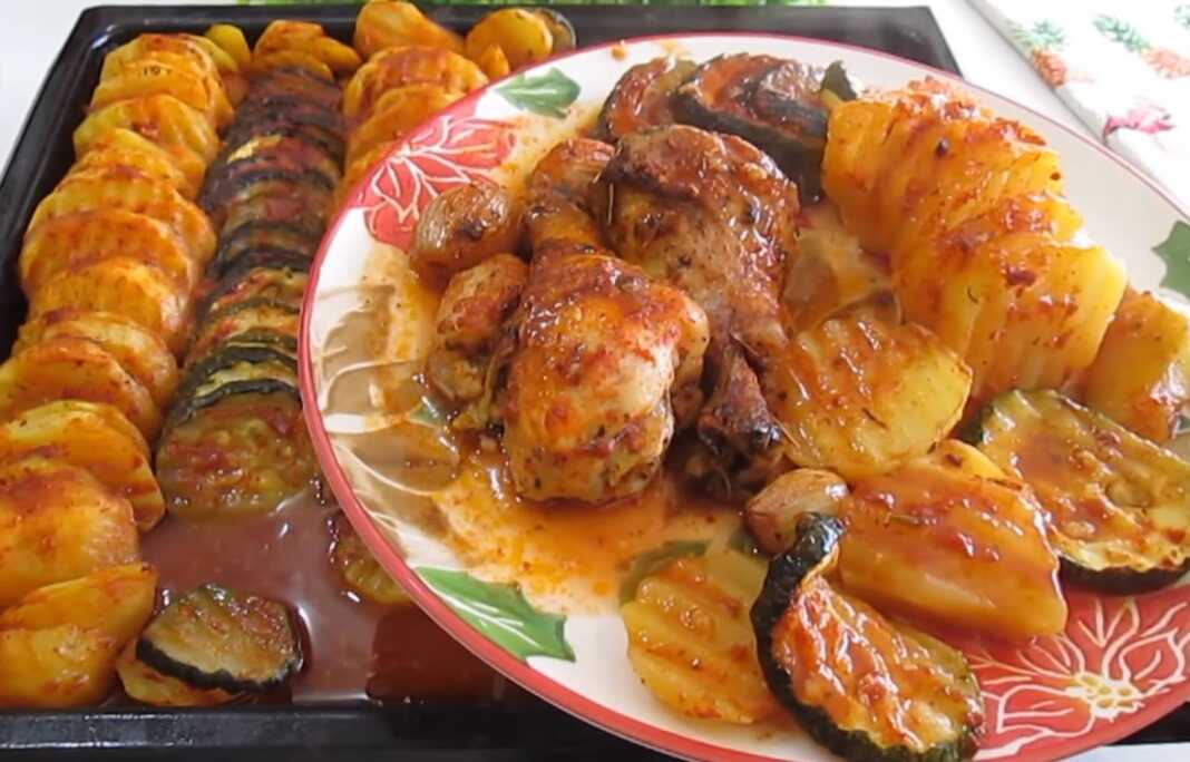 Το τελικό πιάτο με Κοτόπουλο μπριάμ στον φούρνο, με τα λαχανικά και το κοτόπουλο να έχουν πάρει ωραίο χρώμα