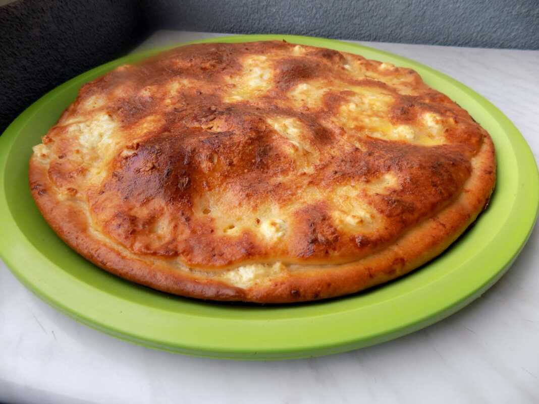 Τυρόψωμο στο ταψί