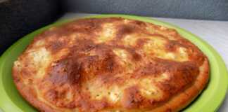 Τυρόψωμο στο ταψί